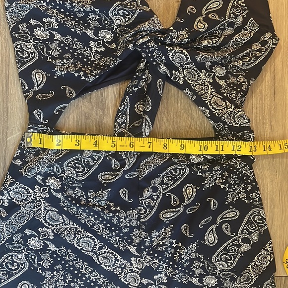 Paisley navy blue,white cut out romper 
Shorts, front tie,Large - Picture 8 of 13